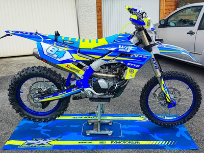 FULL CUSTOM GRAPHICS