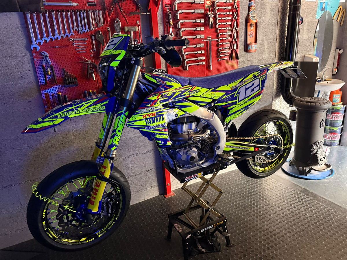 FULL CUSTOM GRAPHICS