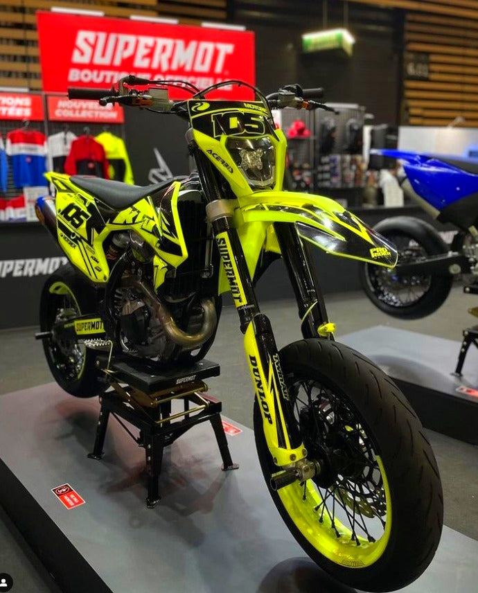 FULL CUSTOM GRAPHICS